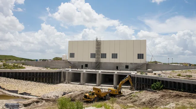 Water district stays with alum, sand treatment for Caloosahatchee reservoir, or C-43